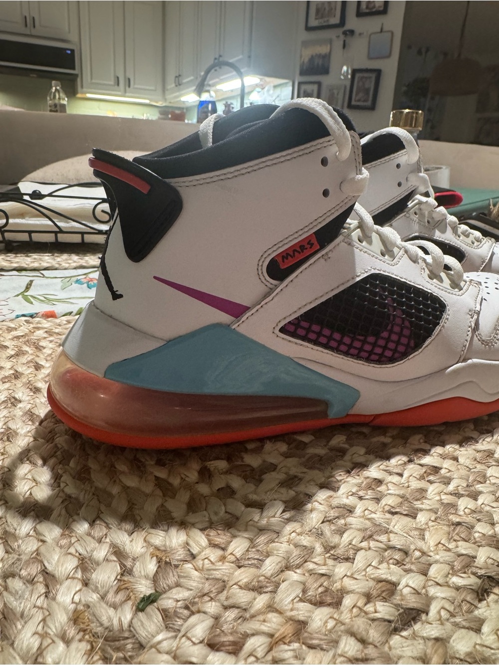 Nike Air Jordan Mars 270 White Hyper Pink Blue GS 7Y 8.5 Women’s Basketball Shoe - Picture 4 of 15
